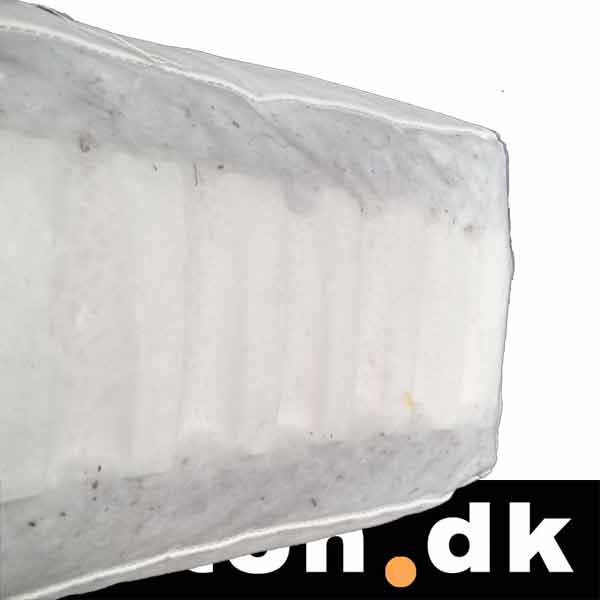 Futon 950 madrasser indeholder 3 x Cotton / 80 mm Latex / 3 x Cotton. Tykkelse på ca. 17 cm. En helt igennem naturmadras med lang levetid.