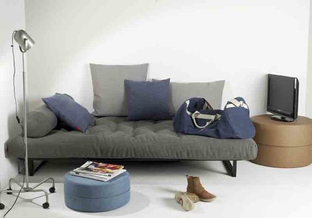 FRACTION stellet 120x200 her vist med en ROUND madras Dess.571