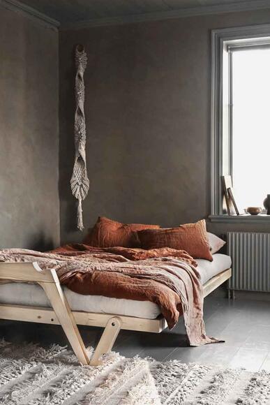 GRAB sofa stel og futon madras med knapper. 
Design af Tegnestuen SAYS WHO, for Karup Design.