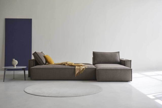 Newilla Raiser sovesofa med chaiselong. Valgfrit stof